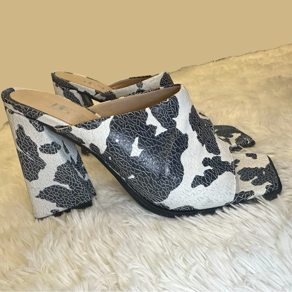 BE DII Blue & White Floral Print Mules - Picture 2 of 11
